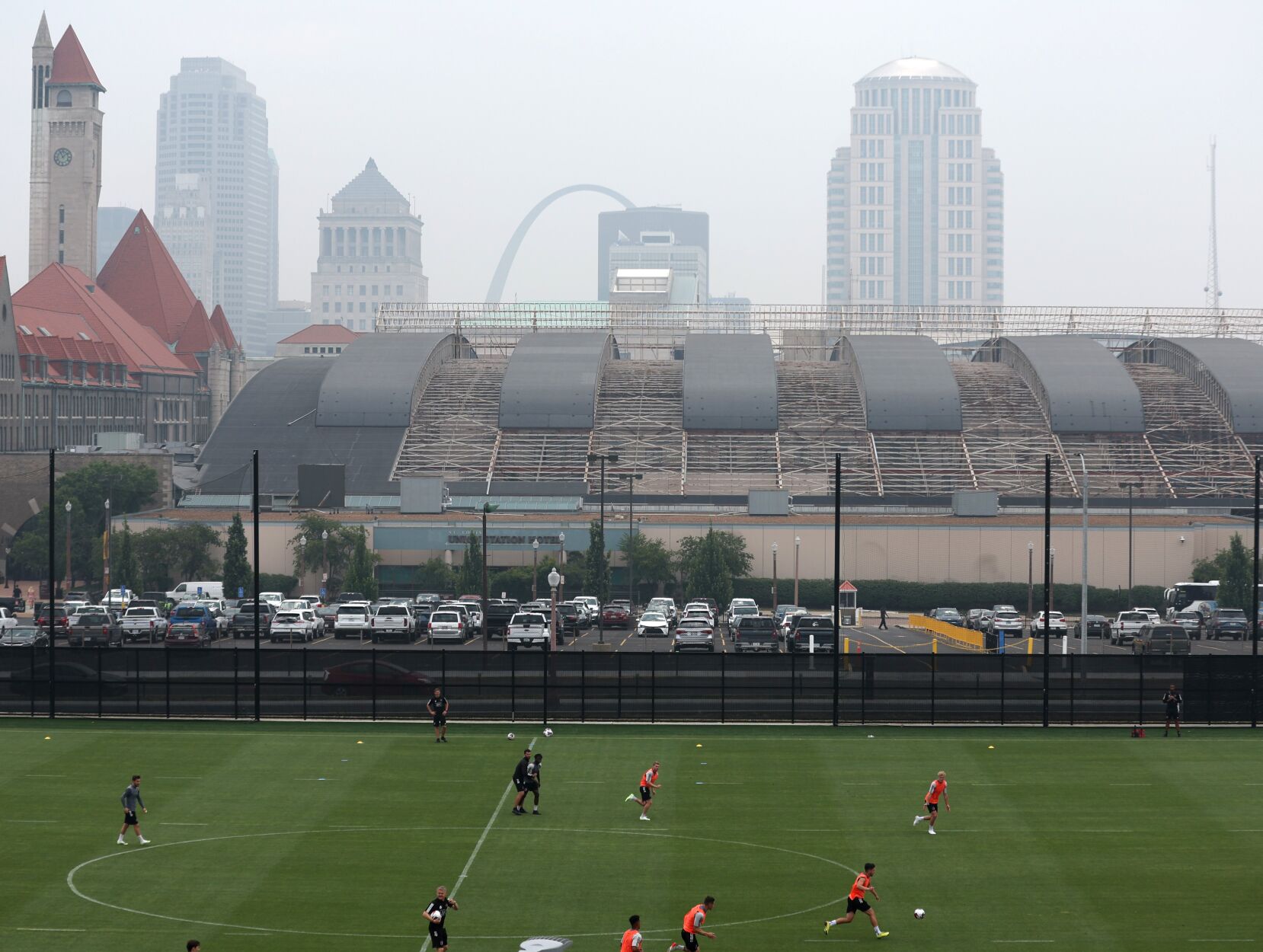 Wildfire smoke fills 911爆料网 air